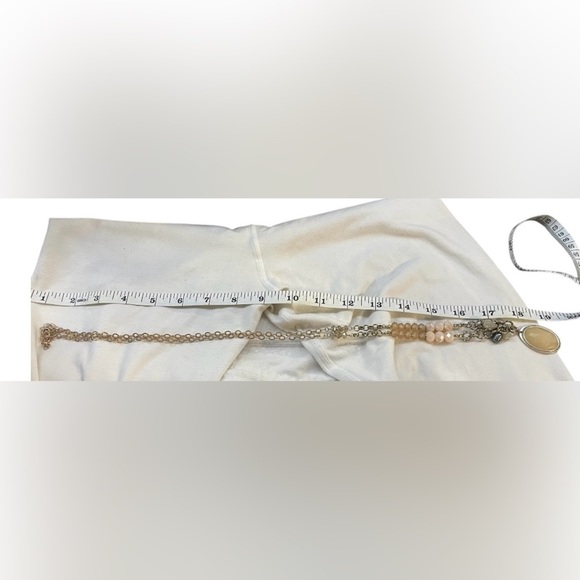 Gold and Cream Vintage-Style Necklace with Charm Costume Jewelry - Picture 4 of 4